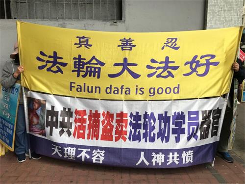 '面对邪恶的猖狂造谣,他们却更显和平与理性,那种坚忍,感动上天呀!'