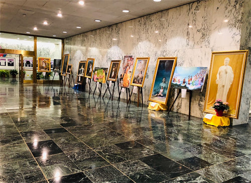 图1:二零一九年三月二十六日至二十九日,“真、善、忍国际美展” 在位于美国纽约州首府奥本尼市的纽约州立法大楼内举办。