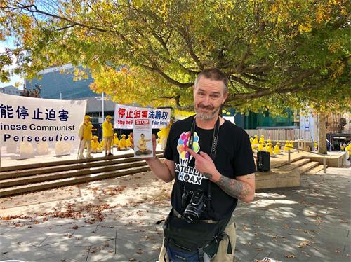'图7:马克希望所有人都来关注法轮功学员所遭受的迫害'