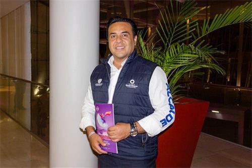 '图7:二零一九年四月十二日晚,克雷塔罗市的市长纳瓦·格雷罗(Luis Bernardo Nava Guerrero)观赏了神韵巡回艺术团的精彩演出。'