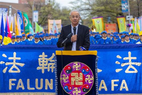 '图5:“法轮功之友”执行主席艾伦·阿德勒(Alan Adler)在集会上发言。'