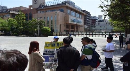 '图5:向大陆游客讲真相'