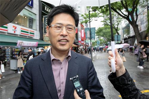 '图5:韩国学员郑振铉参与了首尔的新闻发布会。'