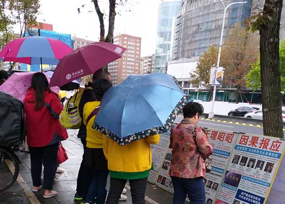 景点上的指路灯(图)
