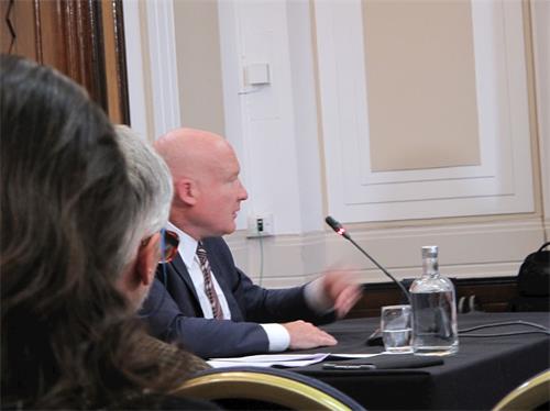 '图3:二零一九年四月七日,伊森·格特曼(Ethan Gotmann)在伦敦向“独立人民法庭/中国法庭”现场作证'