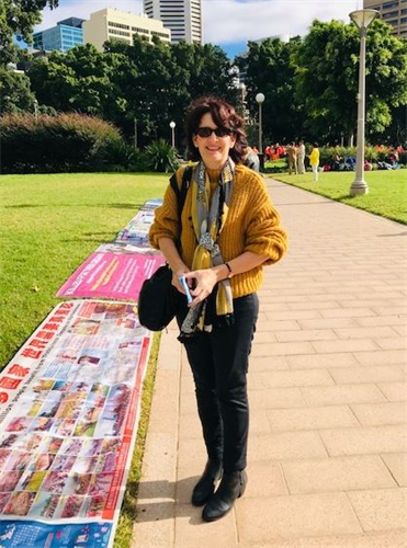 '图21:塞莱斯塔女士表示:我认为中国政府(中共)应该停止迫害如此祥和的修炼“真、善、忍”的团体。'
