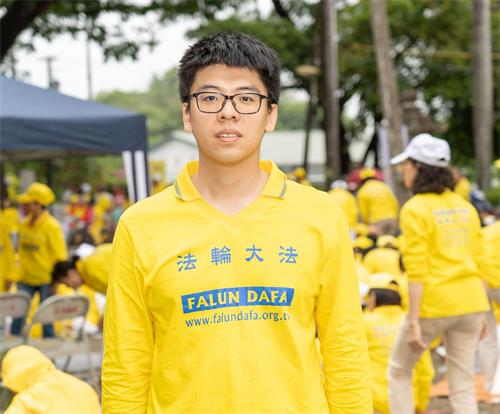 '图6:从事能源管理工程的长霖说:主管夸赞,学炼法轮功的体力好,又工作认真。'
