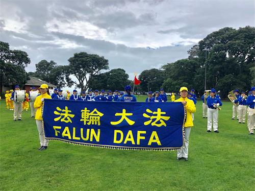 '图3:天国乐团在庆祝活动上表演'