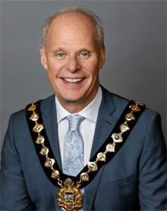 '图20:安省奥沙华市(Oshawa)市长丹‧卡特(Dan Carter)。'
