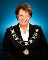 '图30:安省滨湖尼亚加拉(Niagara On The Lake)市长贝蒂‧迪塞奥(Betty Disero)。'