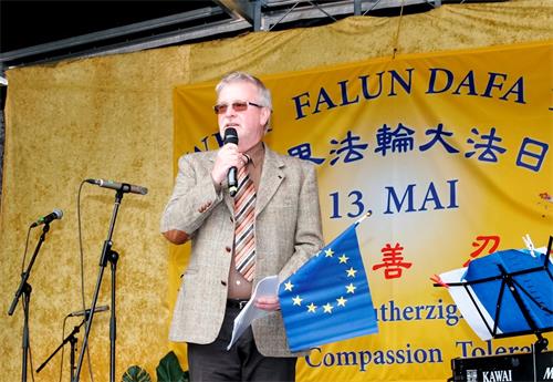 '图2:欧洲议员米歇尔·加勒(Michael Gahler)现场发言'