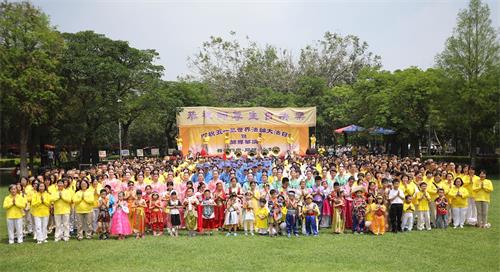 '图1:台湾中部法轮功学员庆祝“五一三世界法轮大法日”,恭祝李洪志师尊生日快乐。'
