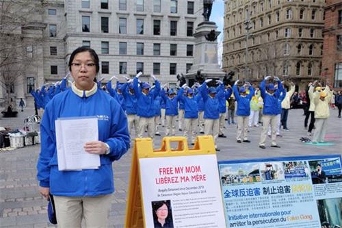 '图11:法轮功学员Karen在集会上呼吁人们关注,帮助营救因炼法轮功被中共警察绑架的母亲。'