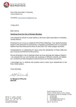 '图11:维州大本迪戈(Greater Bendigo)市市长奥罗克(Margaret O’Rourke)发出贺信恭祝世界法轮大法日。'