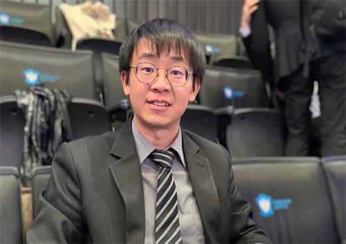 '图4:多次参加美国法会的台湾工程师惠宽表示,他说:“今天多位同修的发言深受感动与启发,现在真正需要做的就是把三件事做好,踏实修好自己,不好高骛远。”'