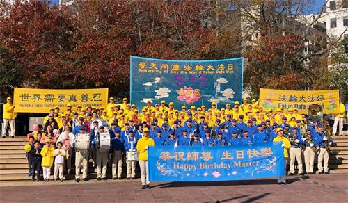 '图1:庆祝五·一三世界法轮大法日,新西兰法轮功学员谢师恩'