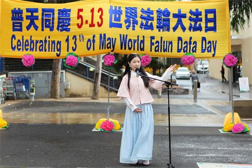 '图1~6:二零一九年五月四日,墨尔本部份法轮功学员在博士山(Box Hill)购物中心广场,用歌舞等形式 举办了大型庆典,恭贺“世界法轮大法日”'