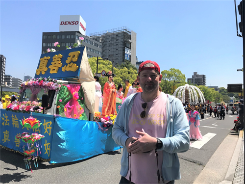 图8:澳大利亚的游客喜欢法轮功