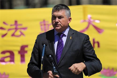 '图5:国会议员James Bezan'