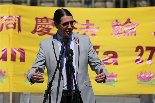 '图6:国会议员Robert-Falcon Ouellette'