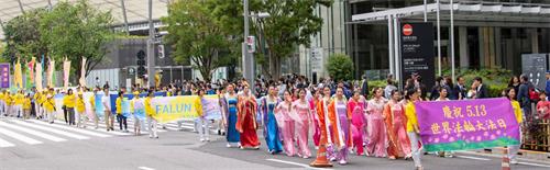'图1~3:五月六日,来自日本各地的部份法轮功学员在东京举行活动,庆祝513世界法轮大法日及创始人李洪志大师六十八岁华诞。'