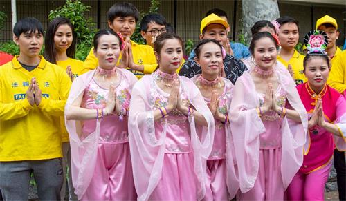 '图9:在日本的越南学员恭祝师尊生日快乐(左前三为Letty Vin Hoa)'
