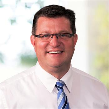 '图1:昆州图文巴北部(Toowoomba North)州议员特雷弗·瓦茨议员(Trevor Watts MP)'