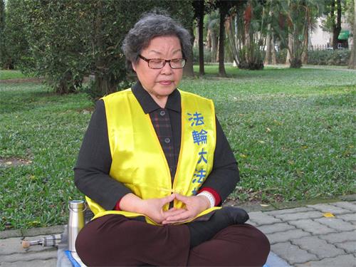 '图1:今年八十五岁高龄的陈月娇女士,修炼法轮大法得以化险为夷。'