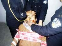 '酷刑演示:野蛮灌食(鼻饲)'