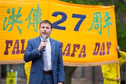 '图7:省议员巴贝尔(Roman Baber)为支持法轮功反迫害深感自豪。'