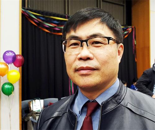 '图2:中国民联主席钟锦江表示:从法轮功学员身上学到很多能使我们更加坚定自己信念的东西。'