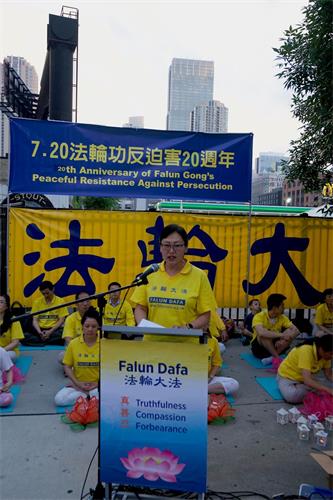 '图1~4:二零一九年七月十三日,大芝加哥地区及周边部份法轮功学员聚集在芝加哥市中心的中领馆前举行集会,揭露中共对法轮功的迫害二十年'