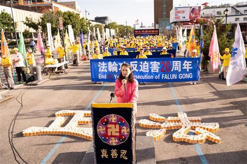 '图11:全球退党中心主席易蓉发言'