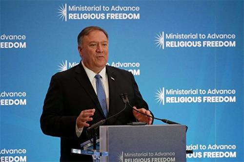 '图5:二零一九年七月十六日,美国国务卿蓬佩奥(Mike Pompeo)在国务院宗教自由会议上发言。'