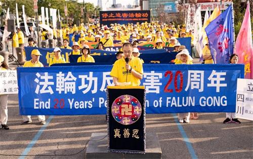 '图5:张祎在集会现场发言,揭露中共对胜利油田法轮功学员的迫害。'