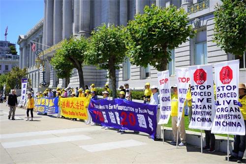 '图1~3:二零一九年七月十六日,旧金山湾区部份法轮功学员在旧金山市政府前举办举办真相图片展和反酷刑展,传播法轮功的真相,揭露中共对法轮功学员持续了二十年的血腥迫害,同时呼吁各界共同制止迫害。'