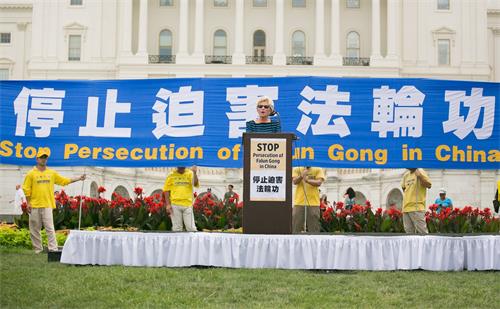 图5:美国国际宗教自由委员会副主席盖尔·曼钦(Gayle Manchin)
