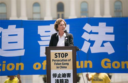 图10:国防论坛基金会(Defense Forum Foundation)总裁苏珊·肖尔特(Suzanne Scholte)