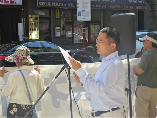 '图2:前清华大学博士生黄奎介绍自己因炼功被关押五年,并遭酷刑折磨的经历'