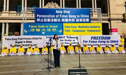'图3:法轮大法澳洲佛学会会长露西·赵博士(Dr Lucy Zhao)在集会上发言'