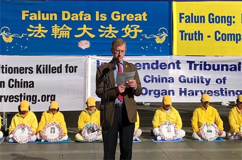 '图12:澳洲传统价值、家庭、家园守护联盟的总裁保罗·弗利(Paul Folley)先生在集会上发言'