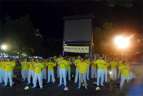 '图6~8:法轮功学员演炼五套功法'
