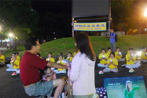 '图10:七十岁的台商蔡先生:我很尊敬法轮功学员,你们很伟大也很有福气'