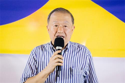'图13:台湾投资中国受害者协会理事长高为邦上台发言。'