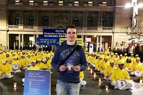 '图13:来自比利时的马西穆(Maxim)表示:社会需要更多的“真、善、忍”'