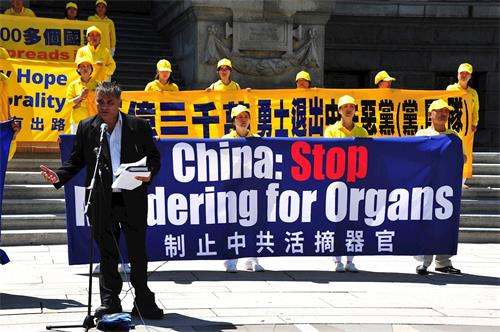 '图7:AAJ Media Group总裁SukiPangalia,在集会演讲中表示,我深信正义终将战胜邪恶'