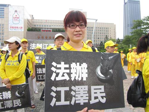 '图3:钟惠勤祈愿广传大法美好的真相,世界会更和平。'