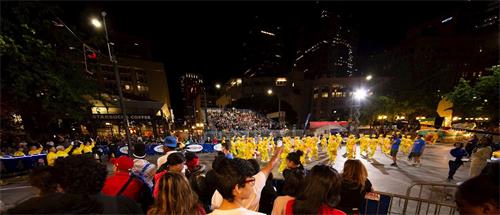 '图1~5:法轮功学员参加第七十届西雅图“海洋节炬光游行”(Seafair Torchlight Parade)'