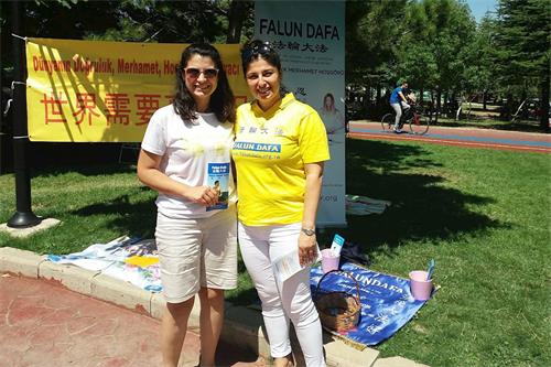 '图10:工程师巴丝(左)学会了五套功法'