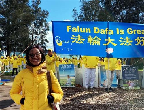 '图17:越南女士丽泰海·东(Le Thi Hai Duong)特意赶来学炼法轮功'